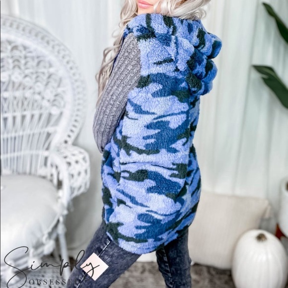 NWOT ZENANA HOODED VEST - Picture 3 of 12